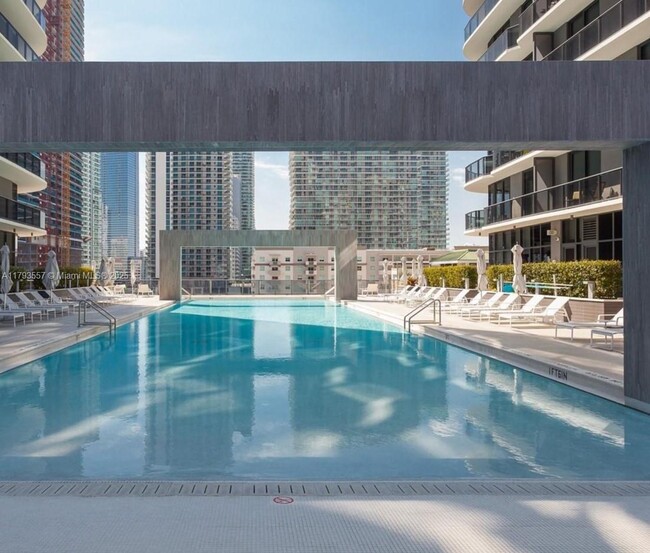 Foto del edificio - 45 SW 9th St