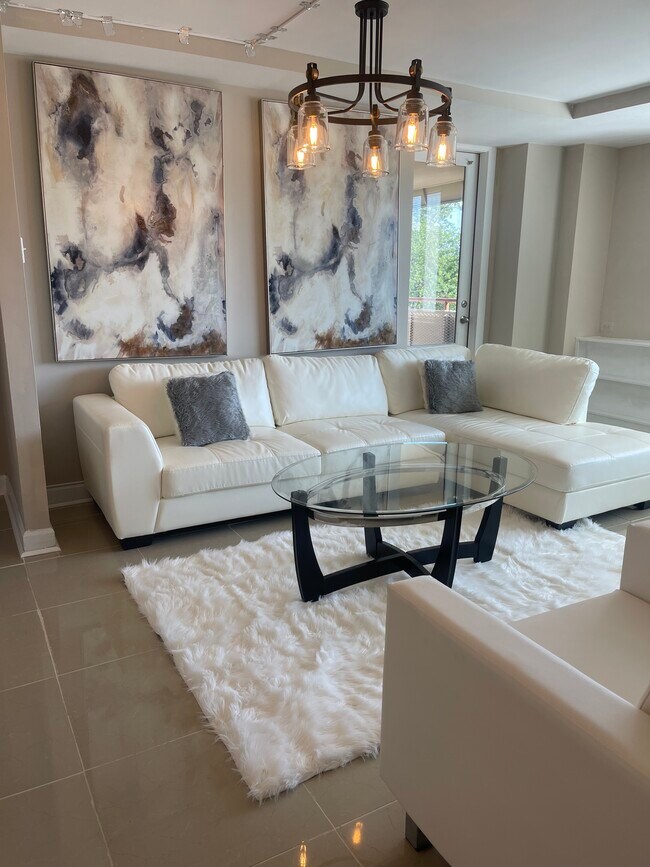 Living Room - 1111 Arlington Blvd