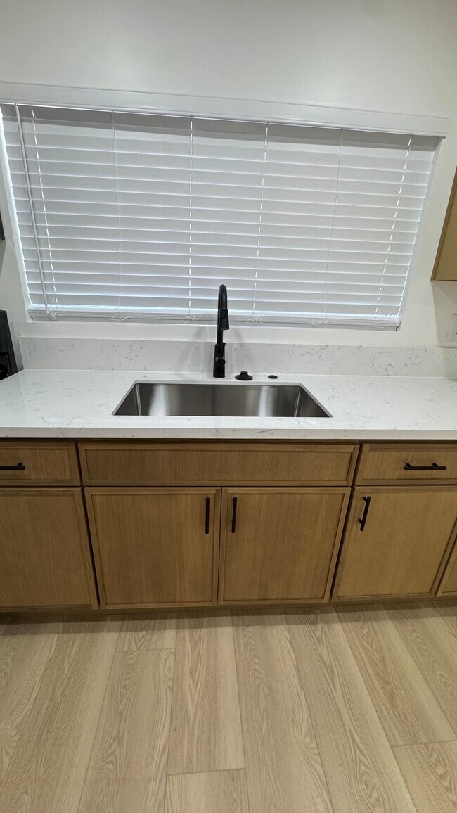 Building Photo - 3443 E 8th St