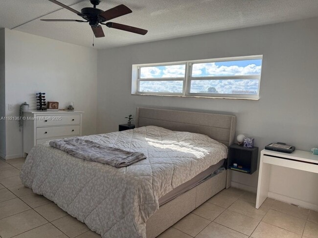 Building Photo - 1670 NE 191st St