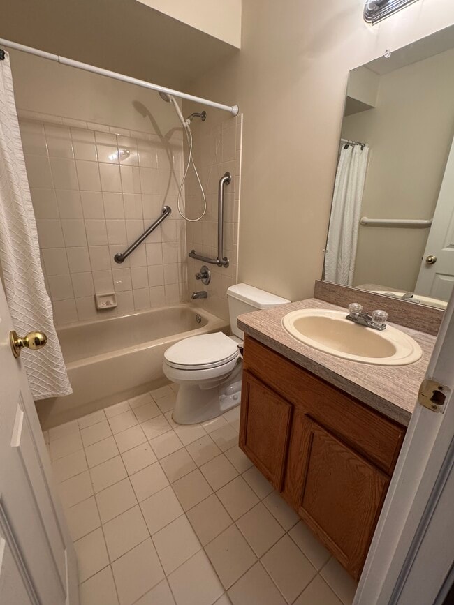 Building Photo - 28167 Raleigh Crescent Dr