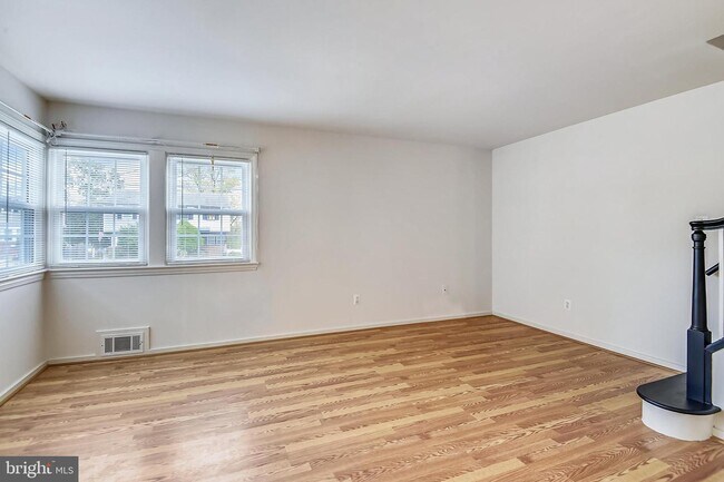 Building Photo - 6948 Westhampton Dr