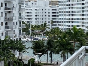 Building Photo - 1345 Lincoln Rd