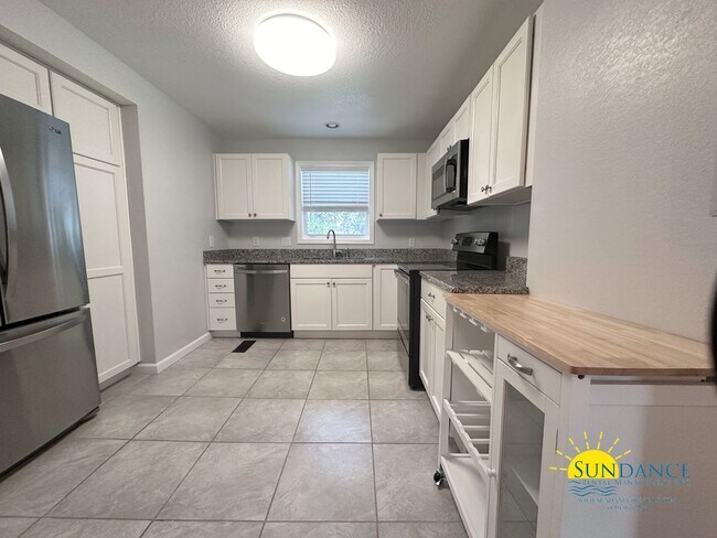 Building Photo - Renovated 3 Bedroom Home in Fort Walton Be...