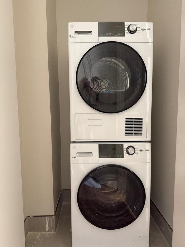 Building Photo - Nice room in a good neighborhood