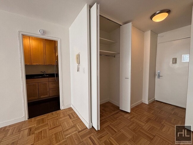 Foto del edificio - EAST 49 STREET