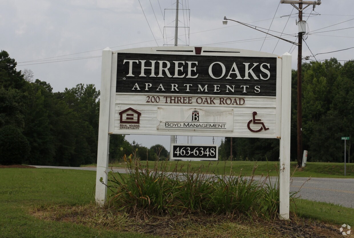Three Oaks Apartments in Cowpens, SC