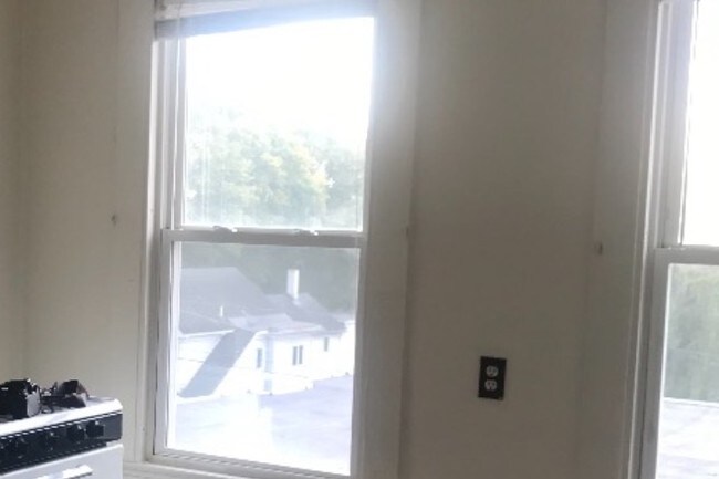 Building Photo - 37 8th Ave