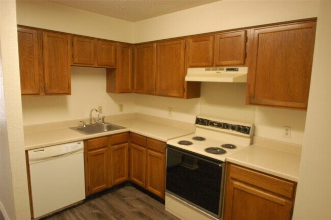 Building Photo - 408 Central Park Dr
