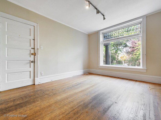 Building Photo - 3639 N Greenview Ave