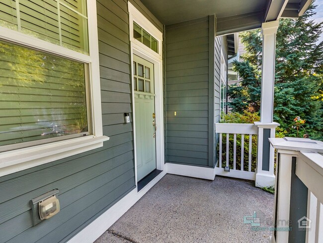 Foto del edificio - Beautiful 3 Bed/3 Bath Home!