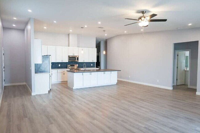 Foto del edificio - 2527 E Broadway Rd