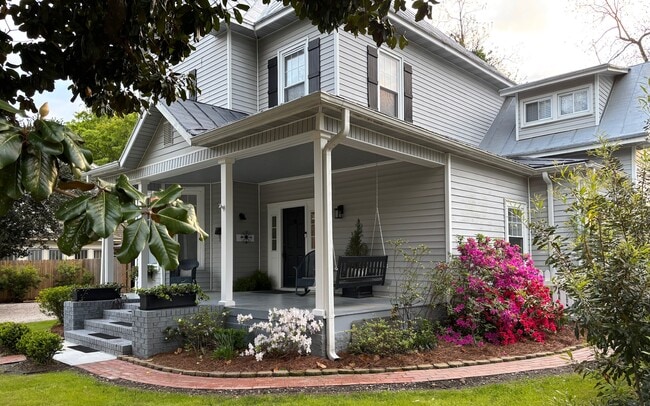 Building Photo - 400 Elizabeth St