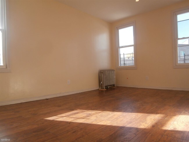 Building Photo - 2364 Lorillard Pl