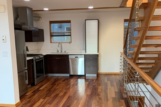 Cocina, lavaplatos y estufa/horno a gas - West Seattle Townhouse