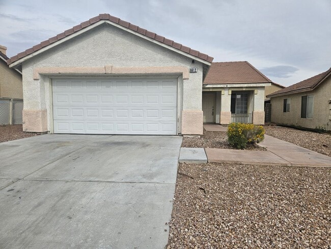 Building Photo - Charming Single-Story with Vaulted Ceilings Near Shopping & Freeways