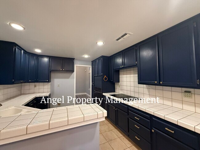 Foto del edificio - 9131 Brienne Way