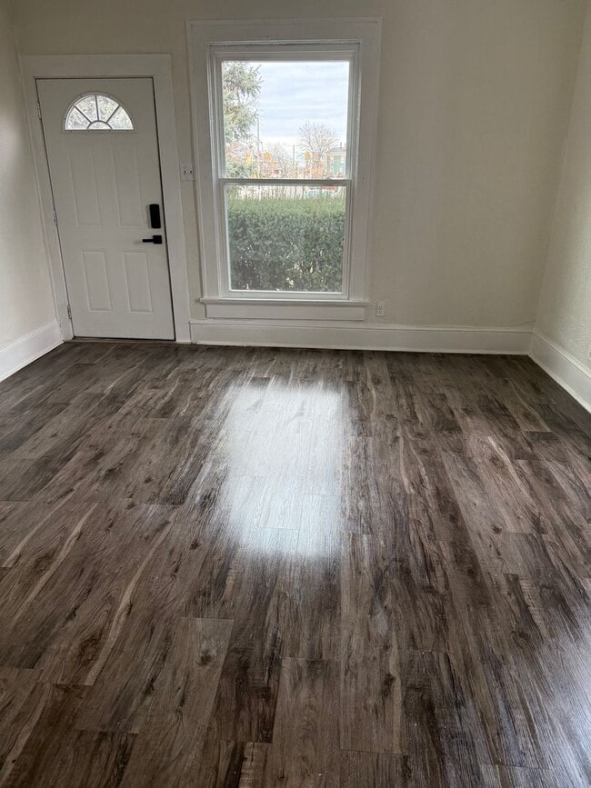 Building Photo - 131 W 13th St