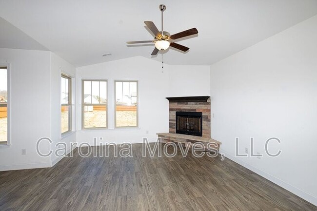 Foto del edificio - 210 Royal Hill Ln