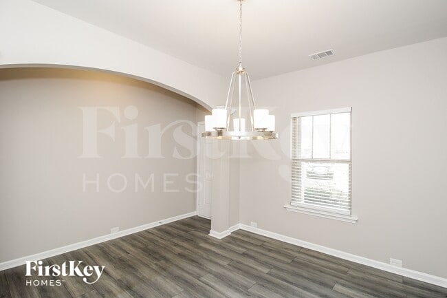 Foto del edificio - 3 Miles Dr