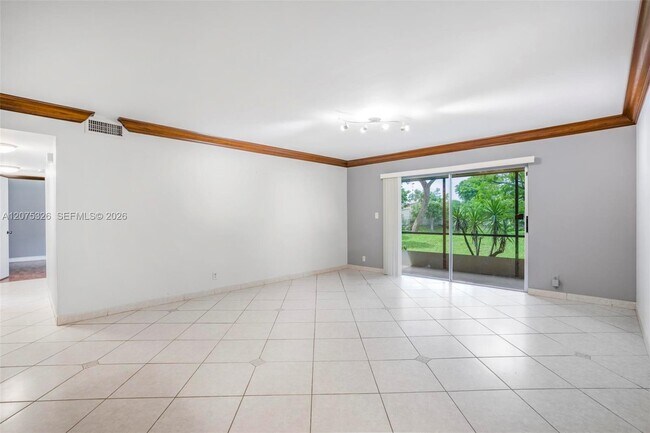 Foto del edificio - 709 Gardens Dr