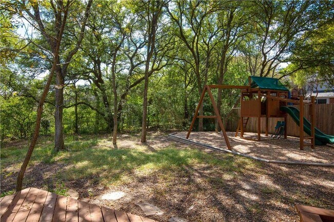 Building Photo - 8009 Bottlebrush Dr