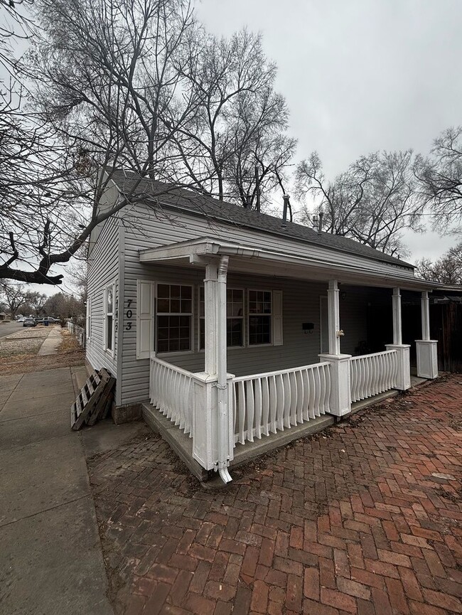 Building Photo - 703 Jackson St