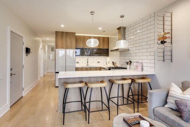 Foto del edificio - 3320 N Narragansett Ave