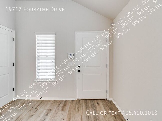 Foto del edificio - 19717 Forsythe Dr