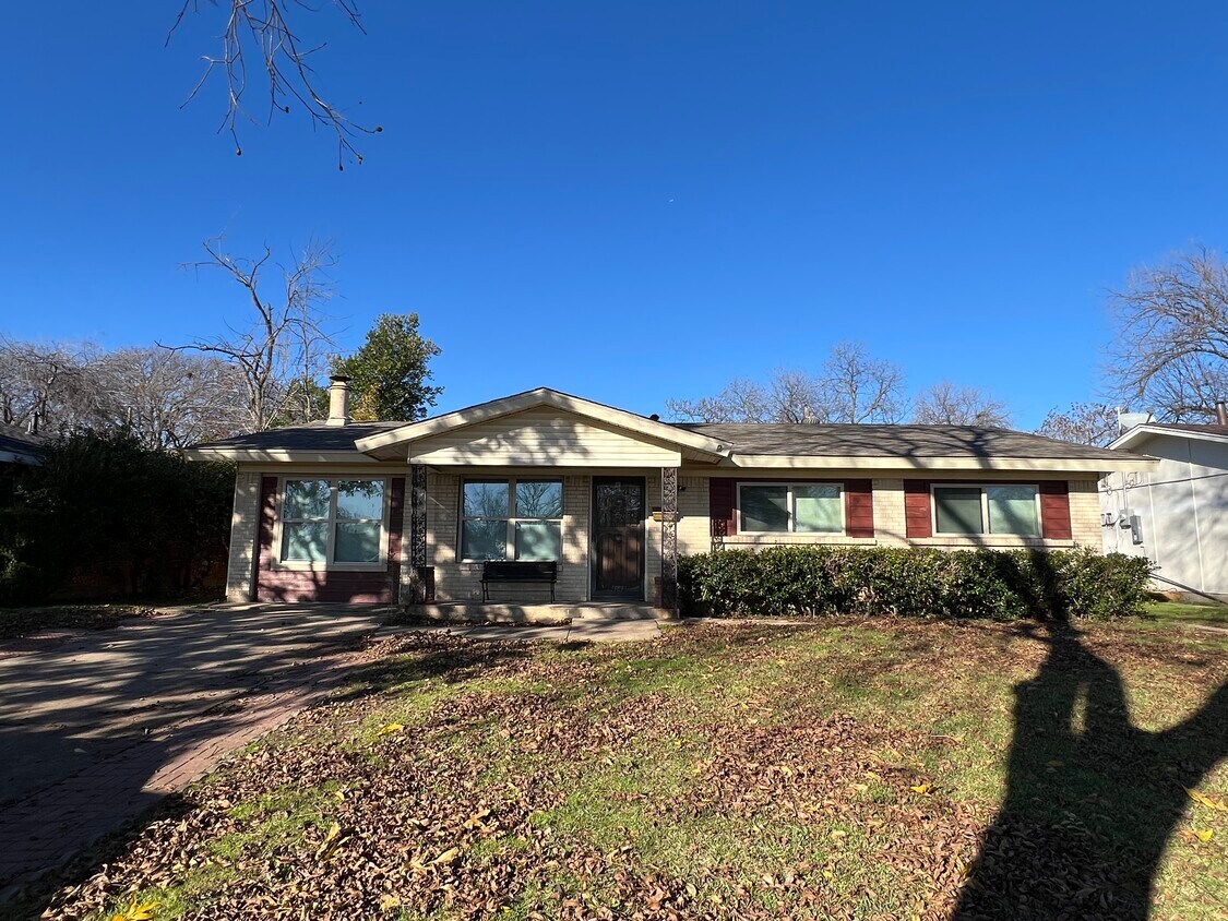 4643 Silversprings Dr, Dallas, TX 75211 House Rental in Dallas, TX