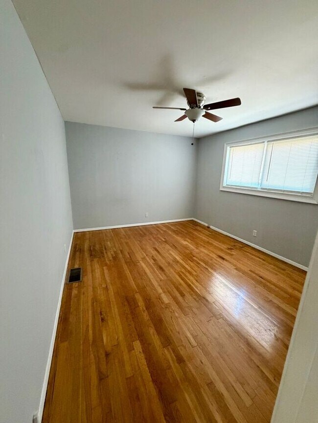 Foto del edificio - 1 BEDROOM 1 BATHROOM UNIT IN VIRGINIA HIGHLANDS!!!