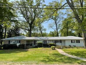 Building Photo - 12 Greenbrier Rd