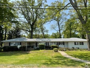Building Photo - 12 Greenbrier Rd
