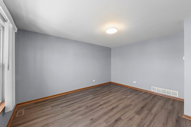 Foto del edificio - 905 Thorn Creek Dr