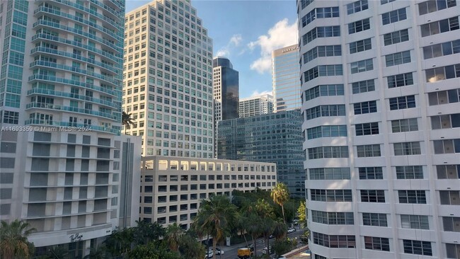 Foto del edificio - 999 Brickell Bay Dr