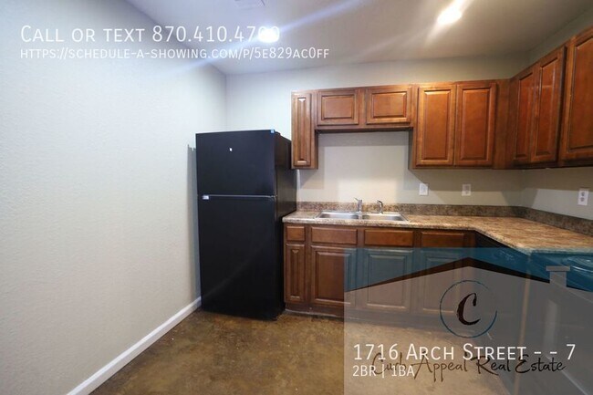 Building Photo - Renovated 2-bed, 1 bath apt all - includes...