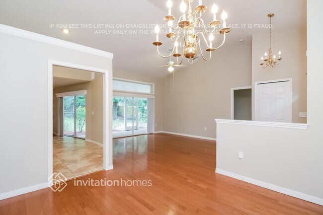 Foto del edificio - 4439 Diamond Cir W