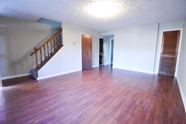 Foto del edificio - 2 Bedroom 1.5 Bathroom Townhome- Small Dogs Okay