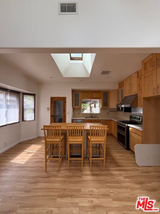 Foto del edificio - 4351 Allott Ave