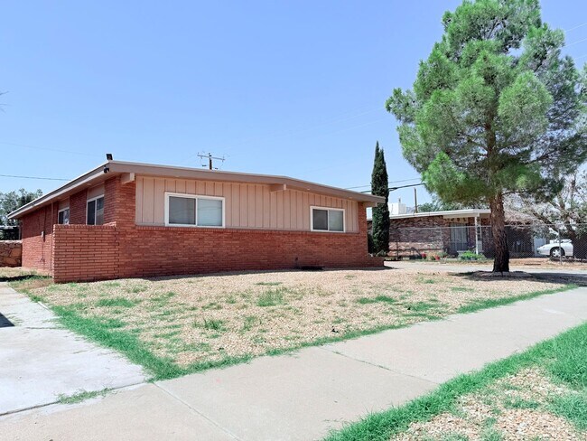 Foto del edificio - Northeast El Paso 3Bed/2Bath Refrig A/C