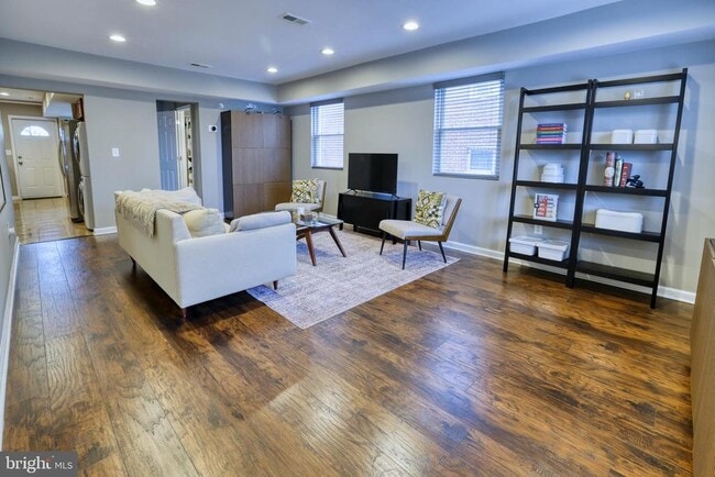 Building Photo - 4709 Jay St NE