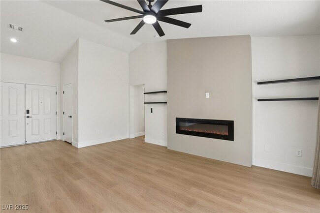 Foto del edificio - 2548 Tumble Brook Dr