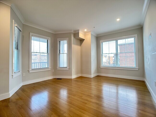 Building Photo - 13 Greylock Rd