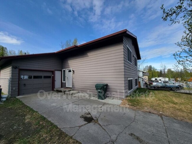 Building Photo - 17024 Meadow Creek Dr