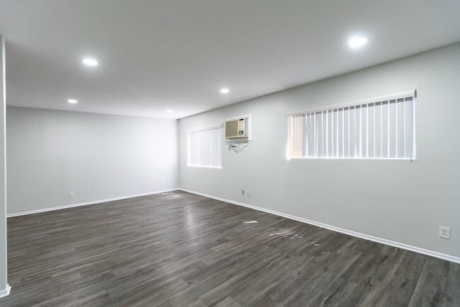 Interior Photo - 2039 North Las Palmas Ave