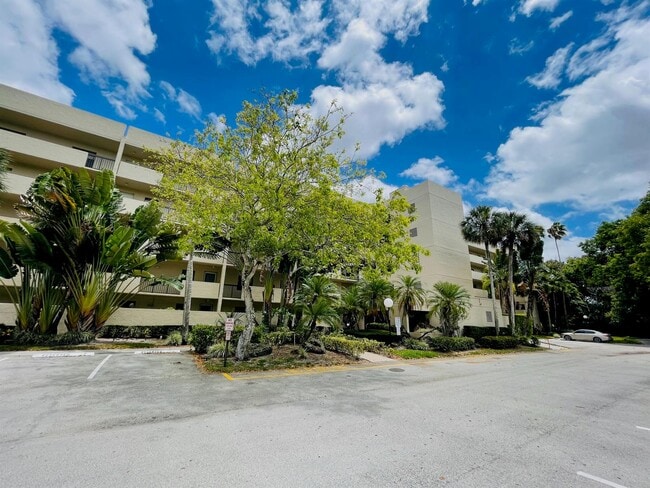 Foto del edificio - 2900 NW 42nd Ave