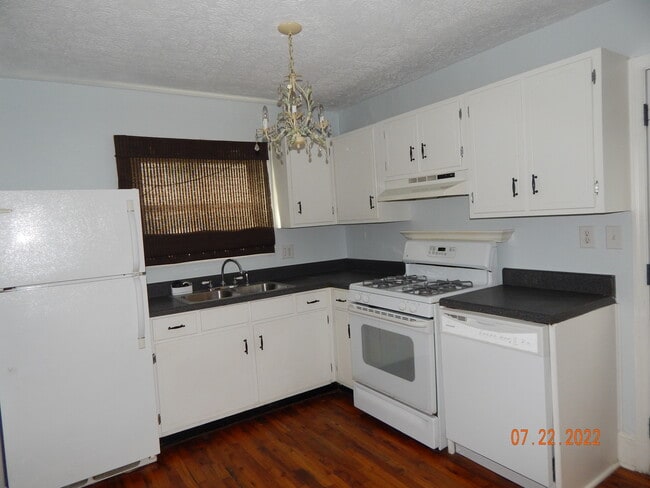 Building Photo - 1449 Mimosa Cir SE