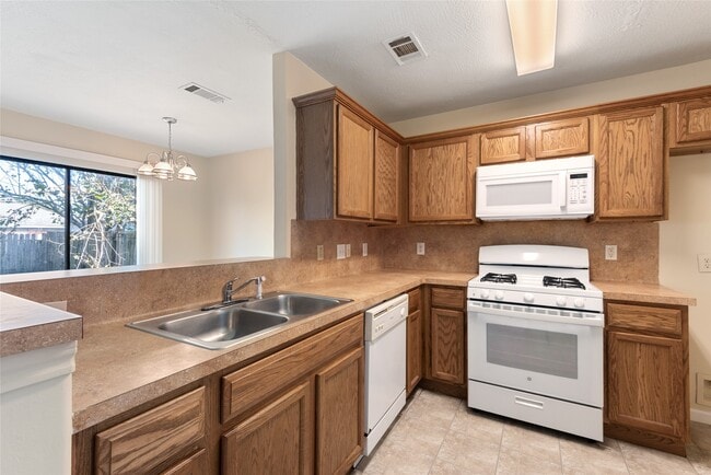 Building Photo - 10241 Azalea Village Dr