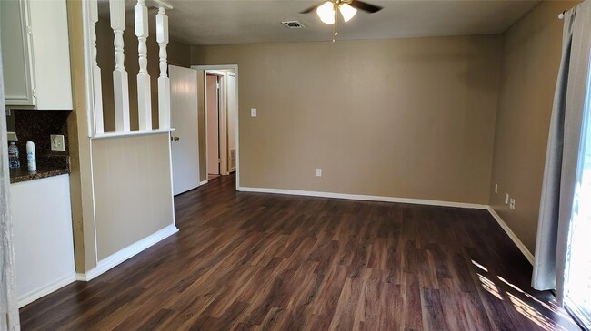 Foto del edificio - 8610 Valley S Dr