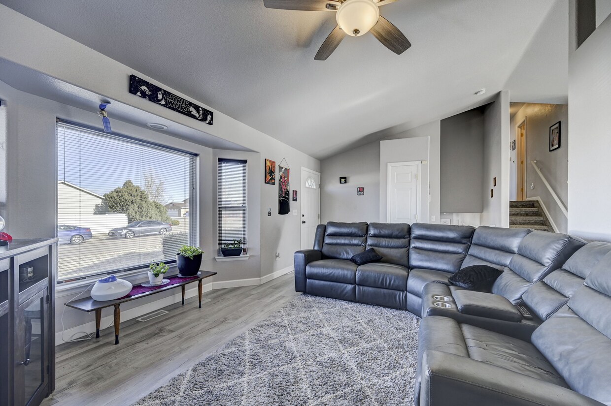Foto principal - 688 S Watkins Dr